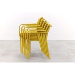 Stripe Stapelbare Tuinstoel - Mosterdgeel -Beliani Winkel 017954159f2642f093ffe62b2a30bdef