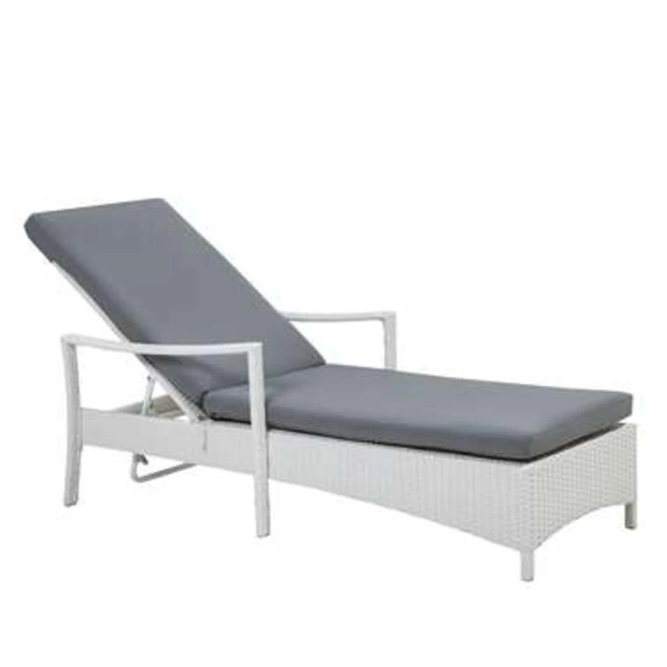 Beliani Tuinligstoel VASTO - Wit Pe Rotan 1 Beliani Tuinligstoel VASTO - Wit Pe Rotan