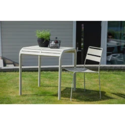 Fjôrd Bistrotafel Beige Metaal - 70x70x75cm - Borneo -Beliani Winkel 41e78e52c4f74442afd554242c50a445