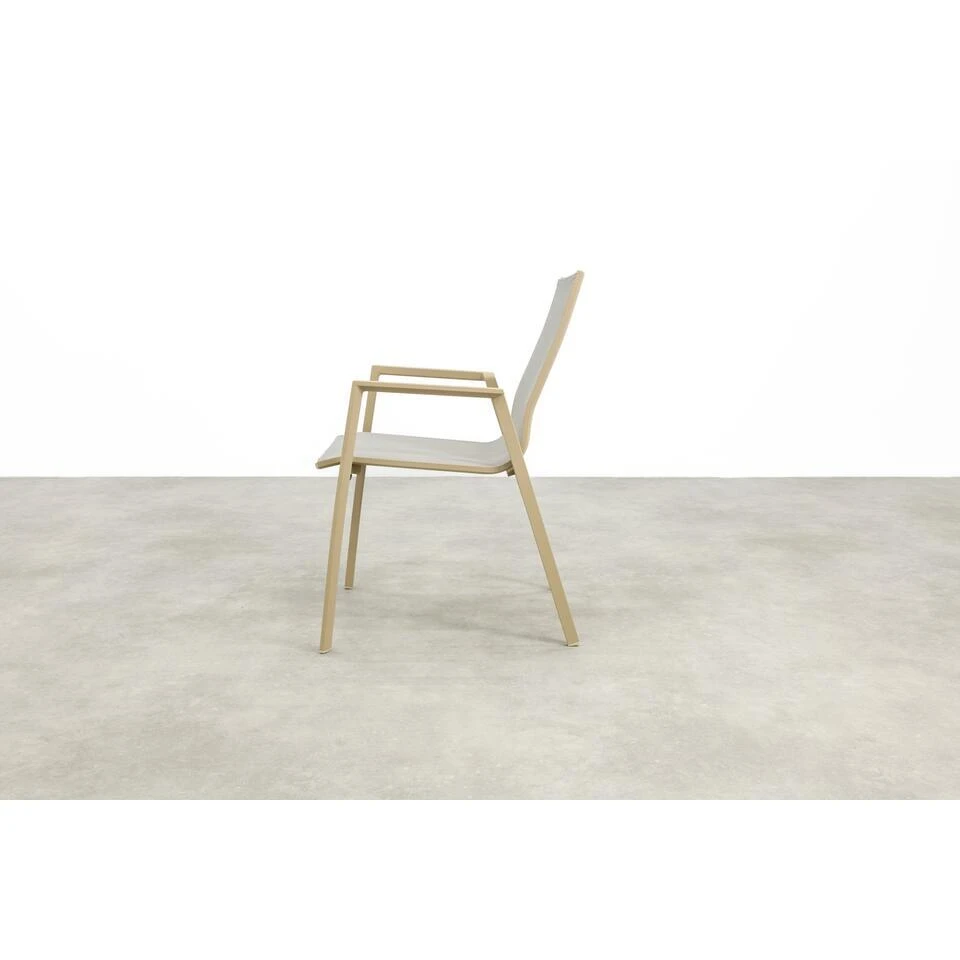 VDG Atmos Stapelbare Tuinstoel - Latte 3 VDG Atmos Stapelbare Tuinstoel - Latte - Afbeelding 3
