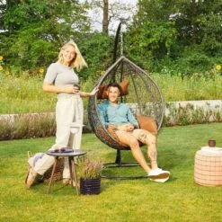 Merkloos HOME DELUXE Hangstoel CIELO Bruin Met Regenhoes -Beliani Winkel fe618e47437740b3bbdaede94a39f8ad